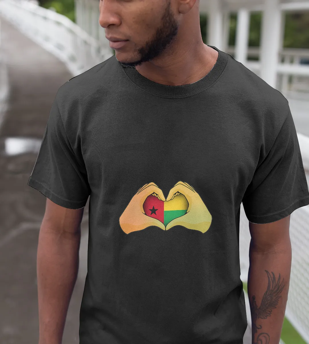 1sttheworld T-Shirt - Heart Shaped Hands Guinea Bissau T-Shirt Black A35