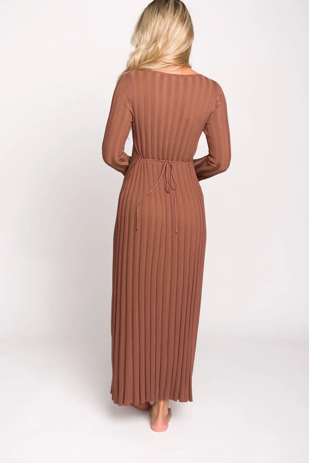 Hadley Long Sleeve V-Neck Knit Maxi Dress in Cocoa