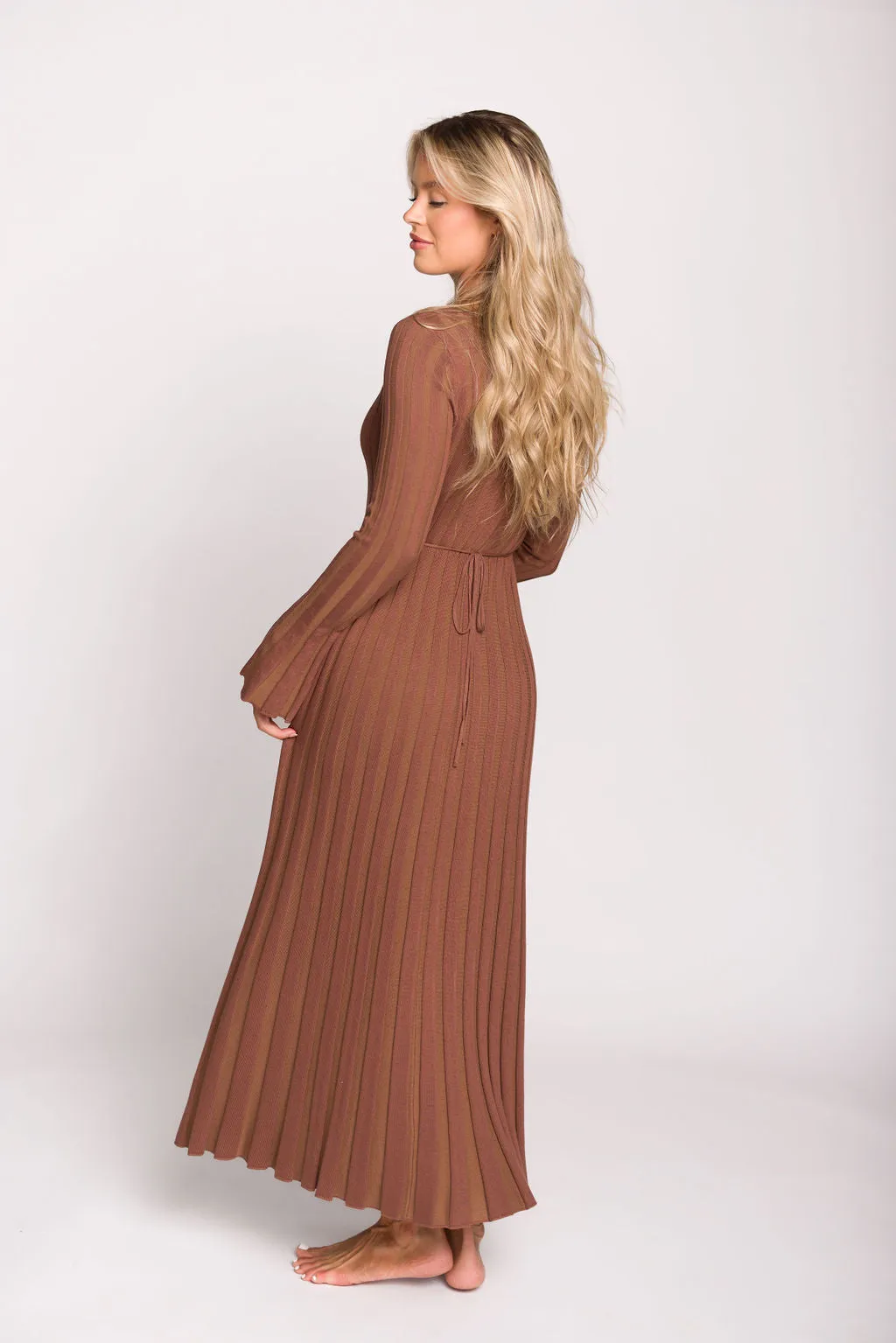 Hadley Long Sleeve V-Neck Knit Maxi Dress in Cocoa