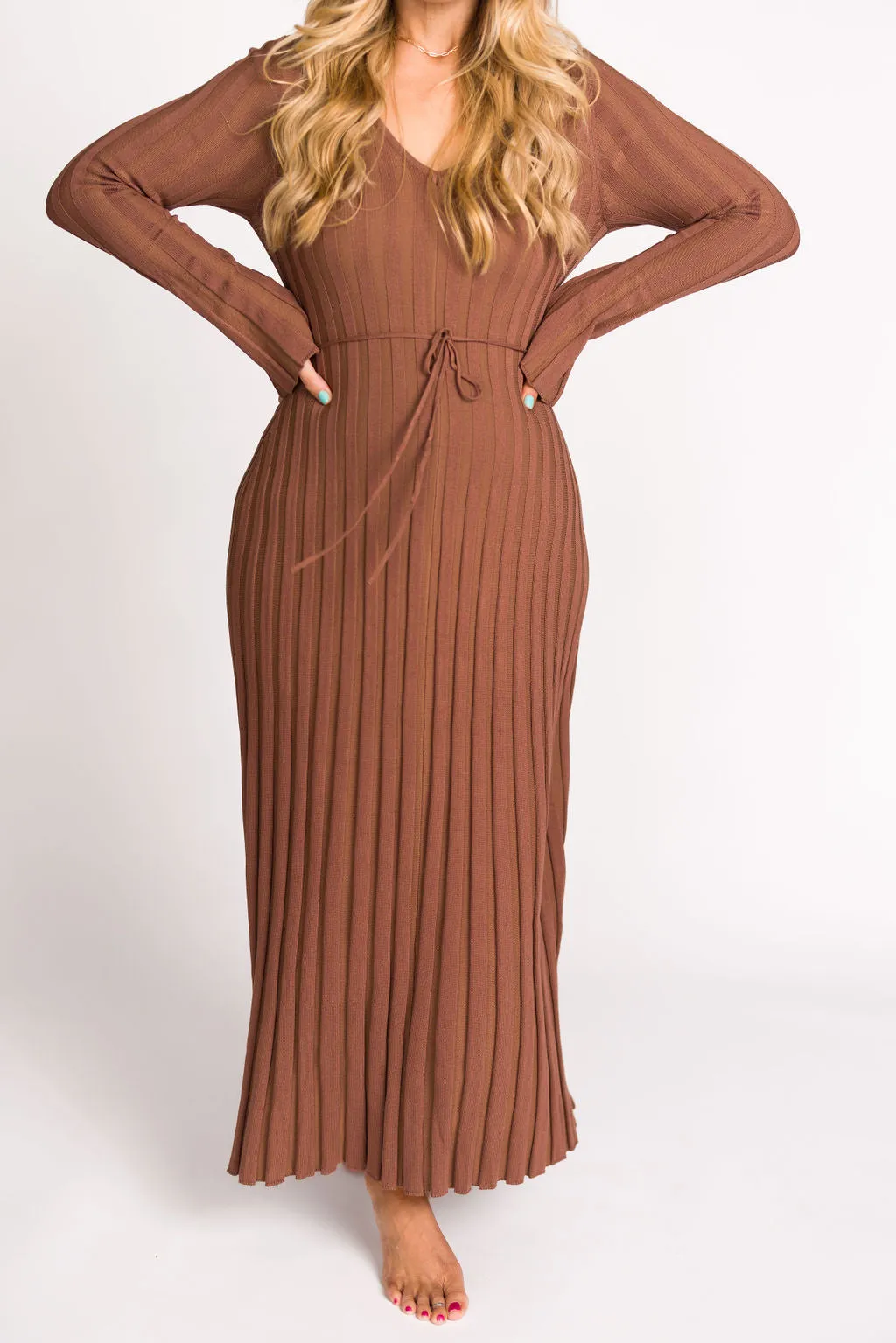 Hadley Long Sleeve V-Neck Knit Maxi Dress in Cocoa