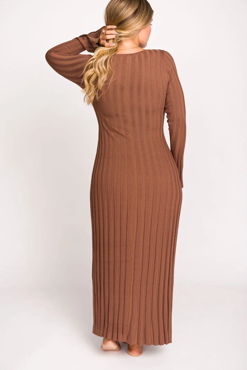 Hadley Long Sleeve V-Neck Knit Maxi Dress in Cocoa