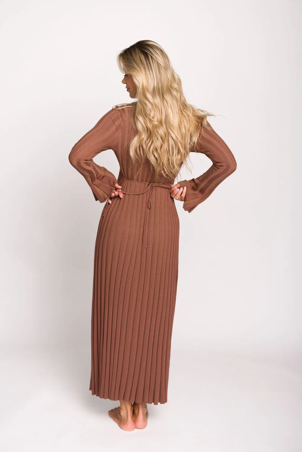 Hadley Long Sleeve V-Neck Knit Maxi Dress in Cocoa